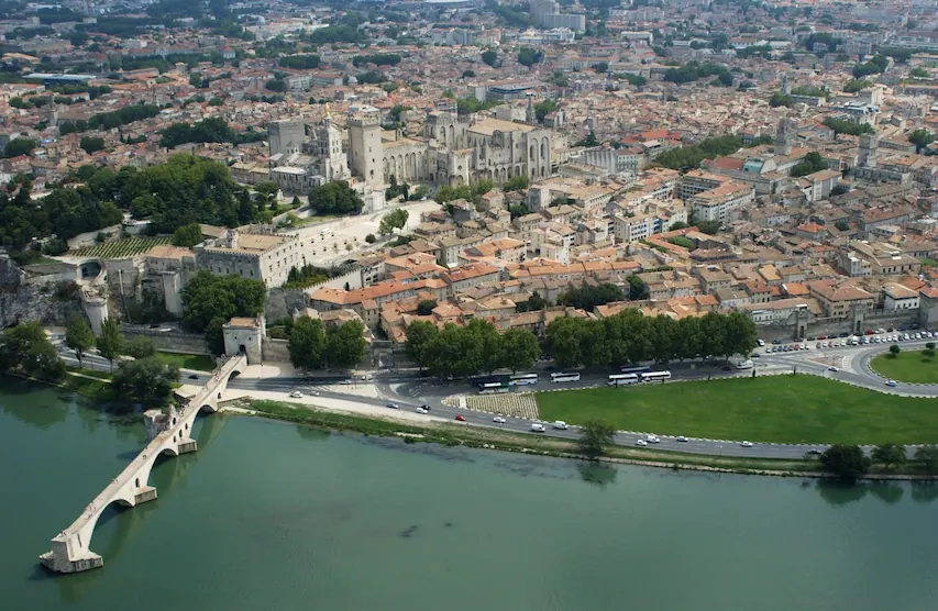 Vue aérienne de la ville d'Avignon